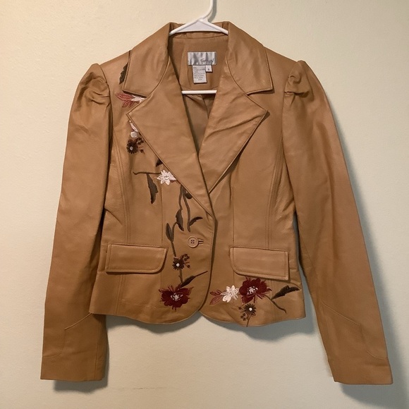 Spiegel Jackets & Blazers - Spiegel vintage Women’s size 8 genuine leather pointy collar embroidered jacket